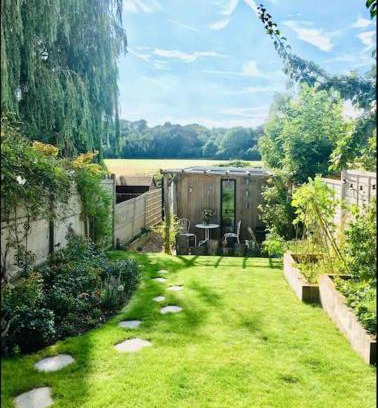 Fortis Green Apartment | Eco lodge in tranquil setting close to Central London