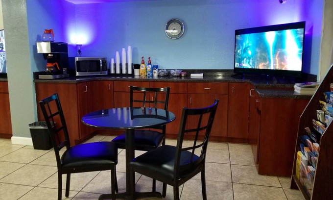 National Gardens Hotel | Econo Inn