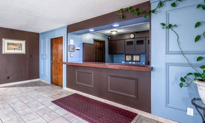 Auburn Hotel | Econo Lodge Inn & Suites Auburn