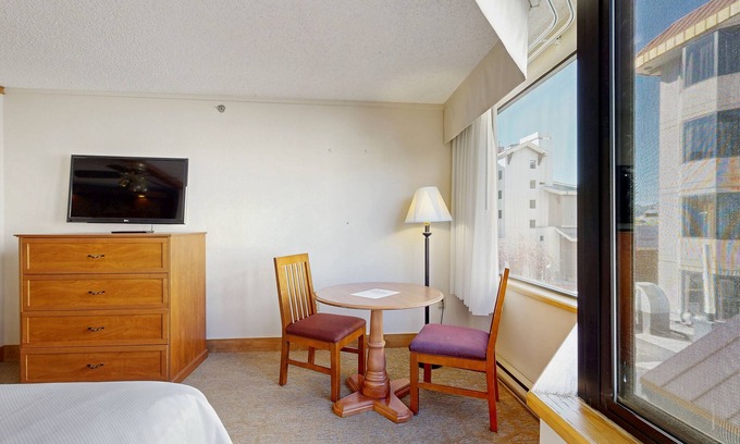 Crested Butte Apartment | Efficient Mountain Escape W/Murphy Bed, Shared Pool, Slope Access & Kitchenette