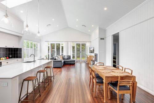 East Toowoomba House | Effortless Elegance & Charm!