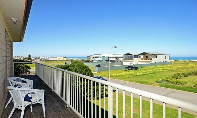 Middleton House | El Nino - 34 Hargreaves Road-Pet Friendly Outside