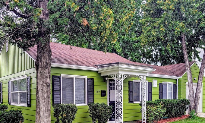 Saint Marys Allen County House | El Verde Escape