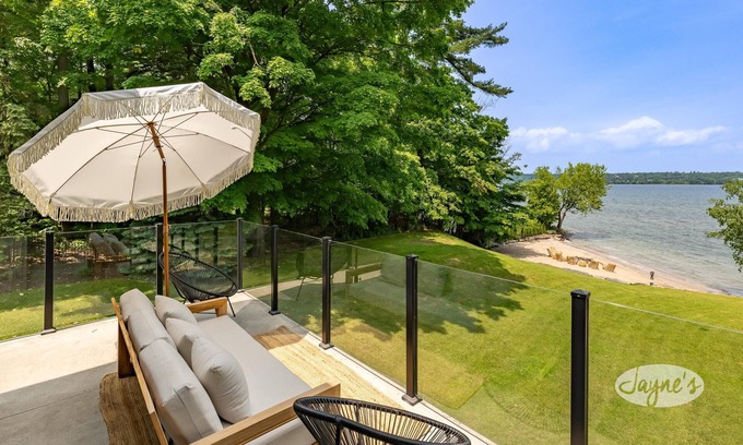 Barrie Cottage | Elaborate 5 bed 7 bath Luxury Cottage on Lake Simcoe! Five Star Resort! Sunset!