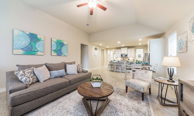 Rosenberg House | Elegant 4BR Residence｜Pet-Friendly｜Spacious Yard｜Remote Work Convenience #41010