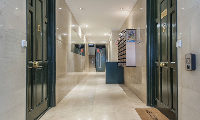 Castellana Apartment | ELEGANT APARTMENT IN BARRIO DE SALAMANCA