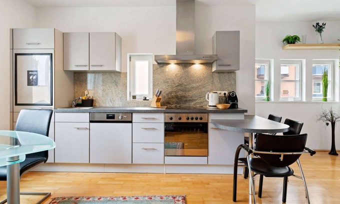 Pradl Apartment | Elegant Apartment in Innsbruck near Golden Roof
