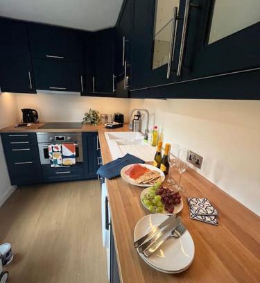 Oxford City Centre Apartment | Elegant Flat in Oxford Center with Parking