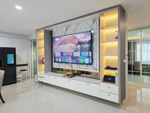 Nonthaburi House | Elegant Home near MRT Central WestGate and Central WestVille 3 to 10 Min Drive