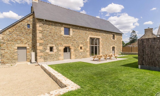 Ceaux Cottage | Elegant house near bay with parking and Wifi