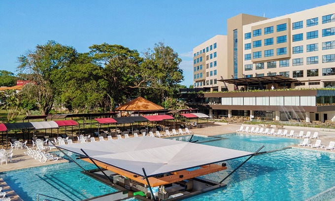 Foz do Iguacu Hotel | Elegant Master Suite | Romantic Couple’s Retreat with Pool & Resort Comforts