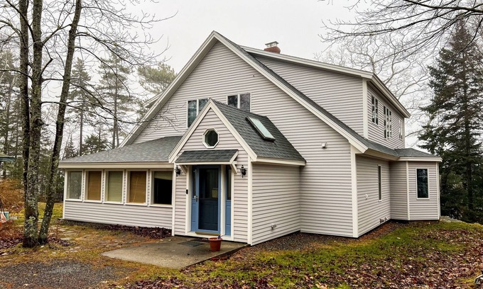 Sebascodegan Island House | Elegant Oceanfront House with Breathtaking Views, Private Dock, and Fireplace