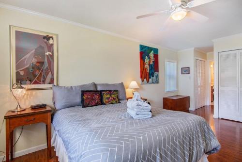 Tropic House | Elegant Retreat Close to Beach & Arts District