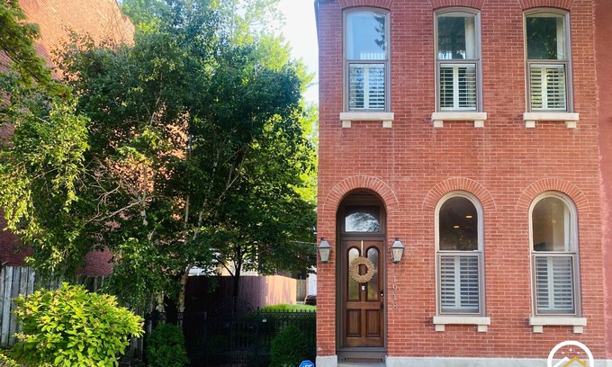 Lafayette Square House | Elegant & Spacious 2BR Lafayette Square Home