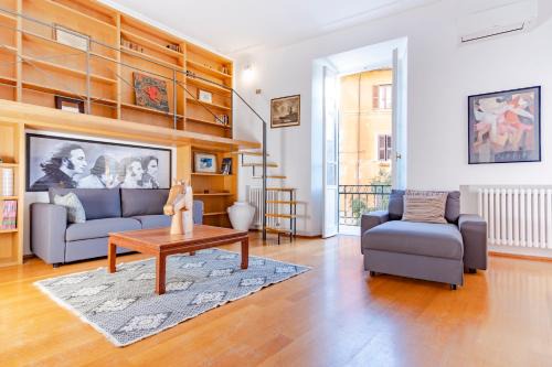 Trastevere Apartment | Elegantis Ten windows on Trastevere