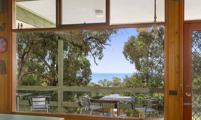 Lorne House | Elevated Views To Aireys Inlet