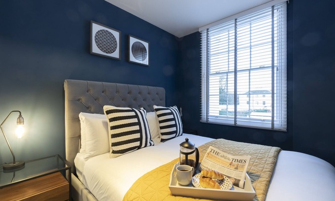 Cheltenham Apartment | Elliot Oliver - Luxury 2 Bedroom Regency Apartment With Parking & EV Charger