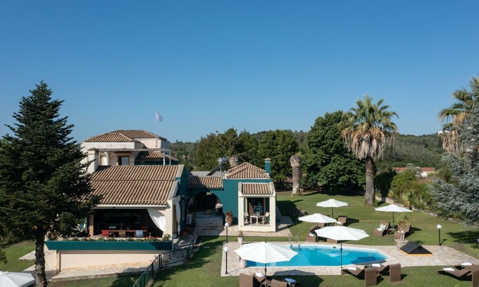 Limni Villa | ELVIS multi generation villa 12 pax