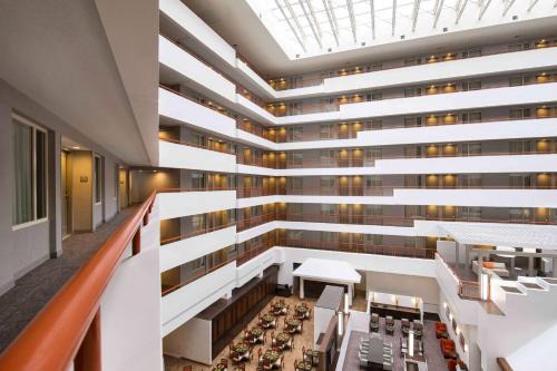 Linthicum Heights Hotel | Embassy Suites by Hilton Baltimore at BWI Airport