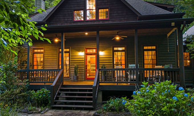 Almond House | Embrace nature's beauty in the Great Smoky Mountains with patio