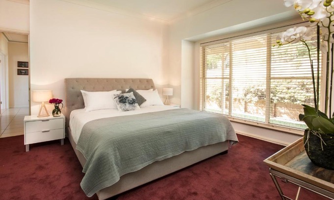 Emerald House | Emerald Lodge