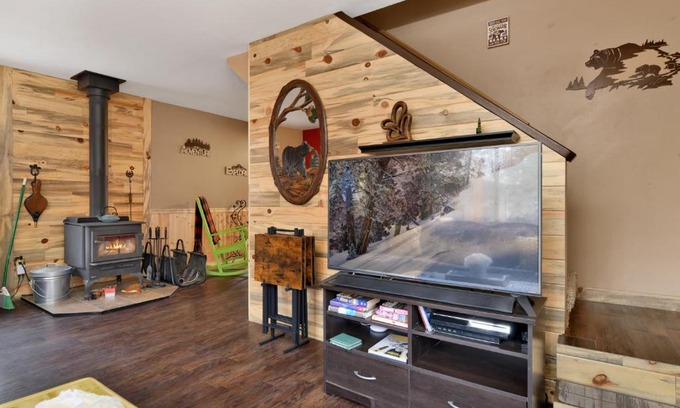 Big Bear City Ski Chalet | Emma's Cottage- Adorable Central Cozy Modern Chalet Home- Minutes to Activities