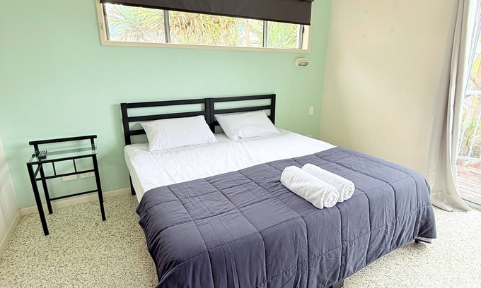 Emu Park Apartment | Emu Park Beach Resort, Queen Room with balcony for 2 Guest