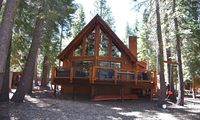 Truckee Ski Chalet | Enchanting 3-bedroom Chalet on the 16th fairway of Tahoe Donner golf course