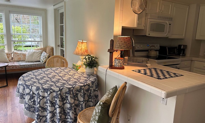 Wilton Cottage | Enchanting 3-bedroom Cottage in Wilton