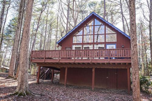 Pine Mountain Ski Chalet | Enchanting Lake View chalet with ramp access