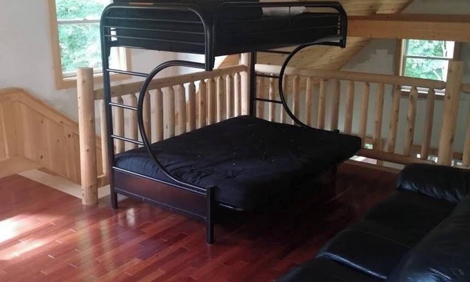 Putney Cabin | Enchanting pet-friendly and private cabin with cozy pellet fireplace