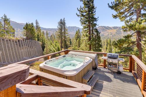 Norden House | Endless Mtn Views! Group Ski Lodge at Sugar Bowl