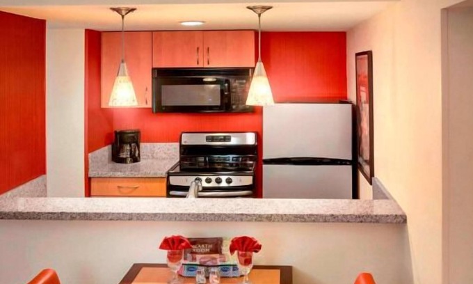 Westborough House | Enjoy a Hassle-Free Stay! 2 Pleasant Units, Free Grab-and-Go Breakfast, Pool