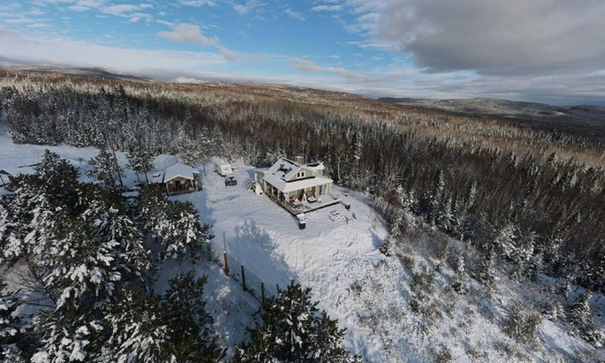 Baie-St-Paul Ski Chalet | Enjoy a stay in the heart of our kennel, in our comfortable chalet located in th