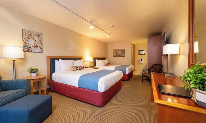 Leavenworth Hotel | Enjoy easy walking access to all Leavenworth has to offer after a relaxing night in our room with two queen beds.