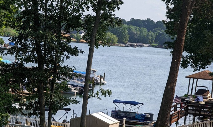 Lake Norman of Catawba House | Enjoy Family Time At The Lake