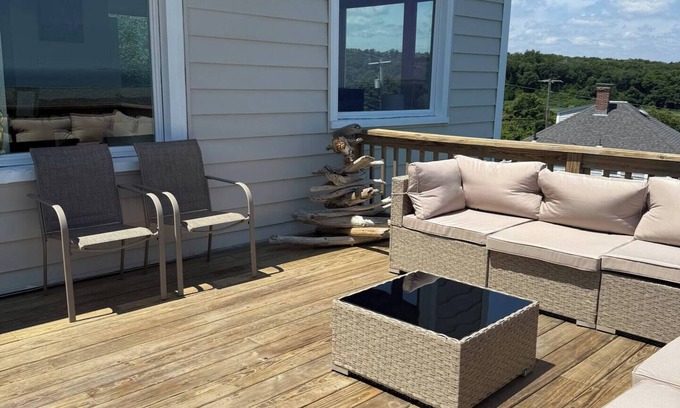 Plymouth Apartment | Enjoyable 4-bedroom apartment with AC in Plymouth