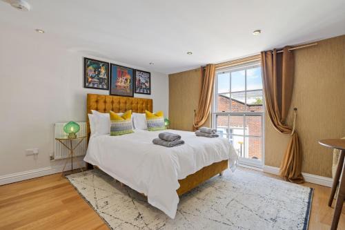 Chichester Apartment | Entire City Centre one bedroom Apartment- Self check in