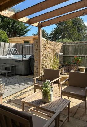 Carterton House | Entire Cotswolds barn retreat
