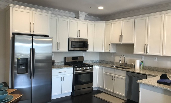 Park View Condo | Entire Extra Large Luxury 3 bedroom Condo