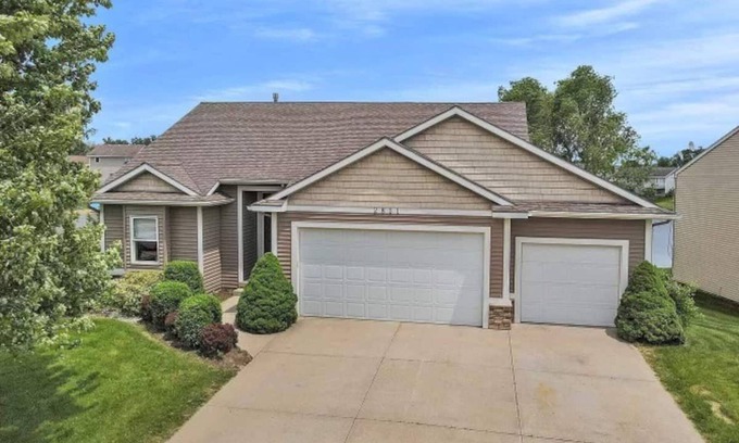 Holland House | Entire Home 4bed 3.5bath in Holland, Michigan