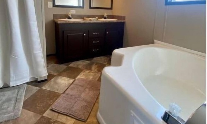 Baker House | Entire home available in a quiet location. Close to LSU and airport.