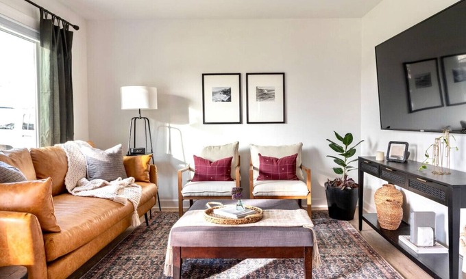 New Castle House | Entire Home with Modern Conveniences - New Castle