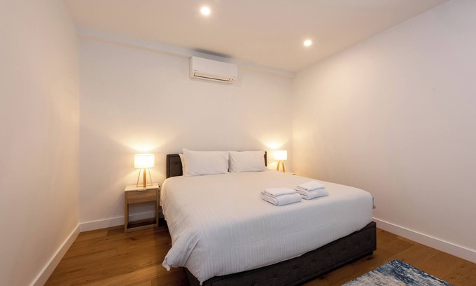 Port Melbourne Apartment | Entire House in Port Melbourne w/Parking & Pool