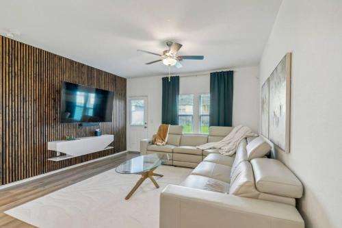 Del Valle House | Entire house near airport & COTA