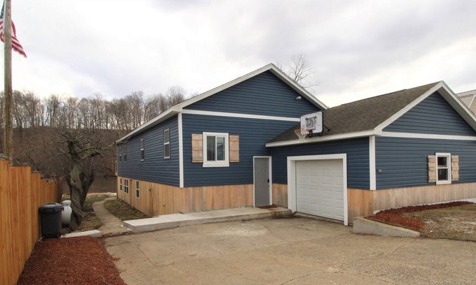 Rockfield House | Entire House on the River!