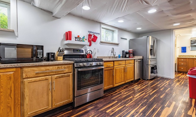 Green Bay Apartment | Entire Separate Basement Guest Studio~Lower Duplex in a house