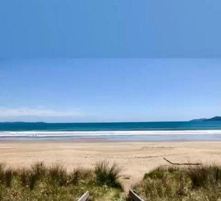 Taipa House | Epic Beachfront Bure - Taipa