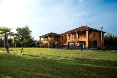 Cazzago Brabbia Hotel | Equirelais