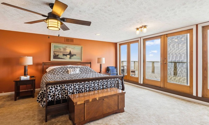 Geneva House | Erieview Lakehouse - Lakeside Retreat in GOTL